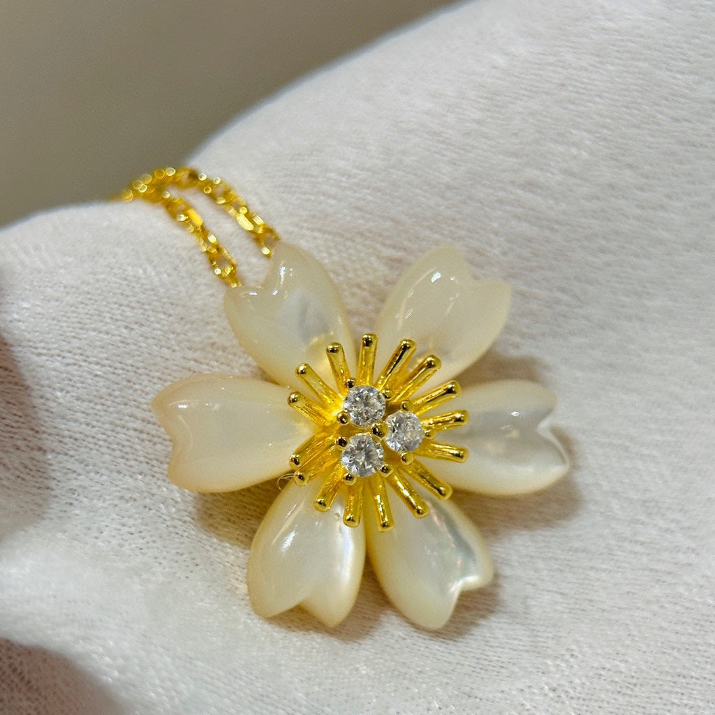Rose de Noel Necklace - 18K Gold